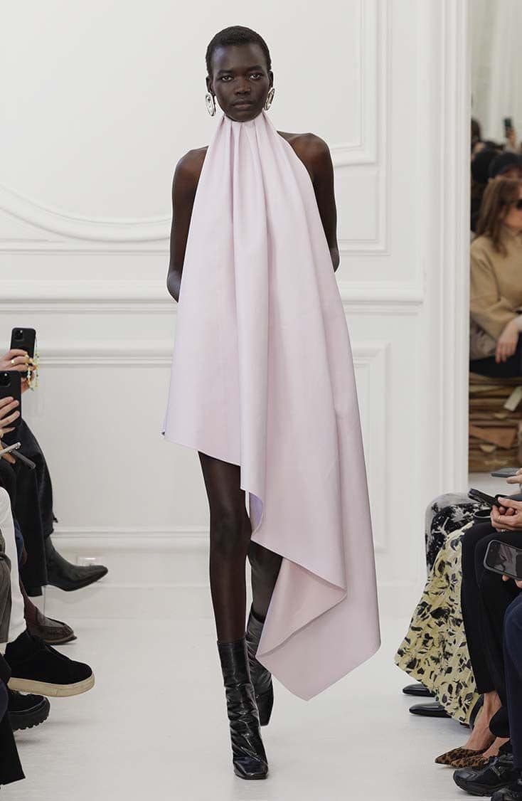 Ten Looks: GIVENCHY BY SARAH BURTON FW25 - 10 Magazine USA